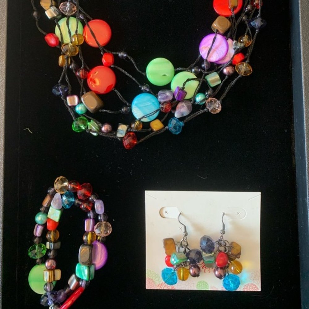 Necklace + bracelet + earrings